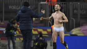 Insiden Ivan Rakitic Nyaris Bugil di Barcelona vs Sevilla