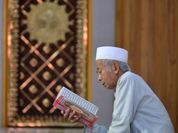 Keutamaan Membaca Surah Ad Dukhan pada Malam Jumat