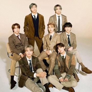 img-title Tampil Menawan dan Memesona, Simak Potret BTS di Grammy Awards 2022