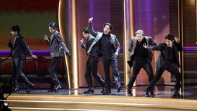 FOTO: Meriah Aksi BTS hingga Billie Eilish di Panggung Grammy 2022