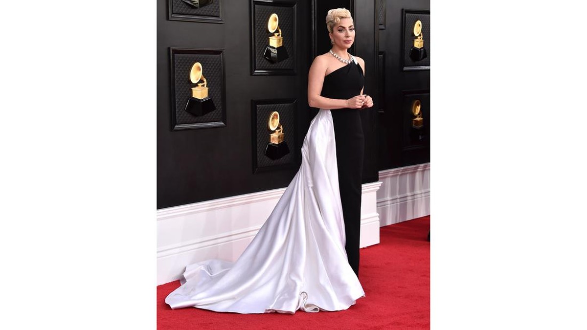 FOTO: Busana Terbaik di Grammy Awards: Avril Lavigne sampai BTS