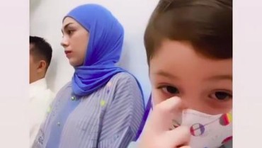 img-title Isu Mualaf, Celine Evangelista Khyusuk Dengarkan Ceramah Ustaz