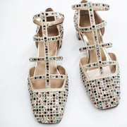 Rahasia di Balik Sepatu Penuh Kristal Warna-warni yang Mewah dari Dior