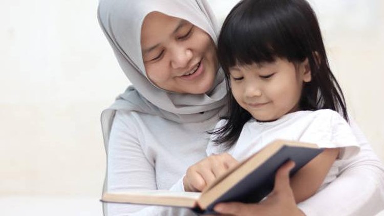 Bunda bisa meminta pertolongan kepada Allah SWT saat kesulitan ekonomi dengan membaca doa untuk melancarkan rezeki. Simak bacaan-bacaan doanya yuk, Bunda.