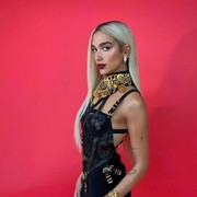 6 Makeup Paling Menawan di Grammy Awards 2022