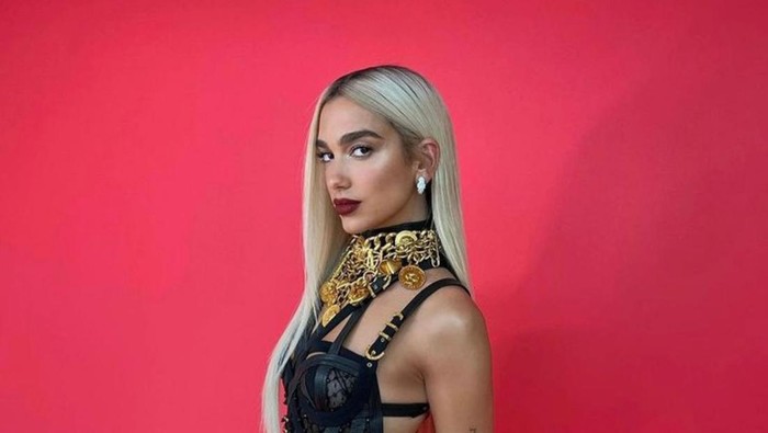 6 Makeup Paling Menawan di Grammy Awards 2022