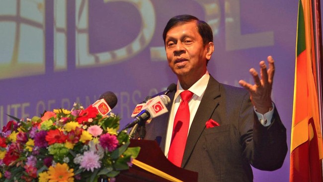 Gubernur bank sentral Sri Lanka Ajith Nivard Cabraal mengundurkan diri di tengah krisis ekonomi yang melanda.