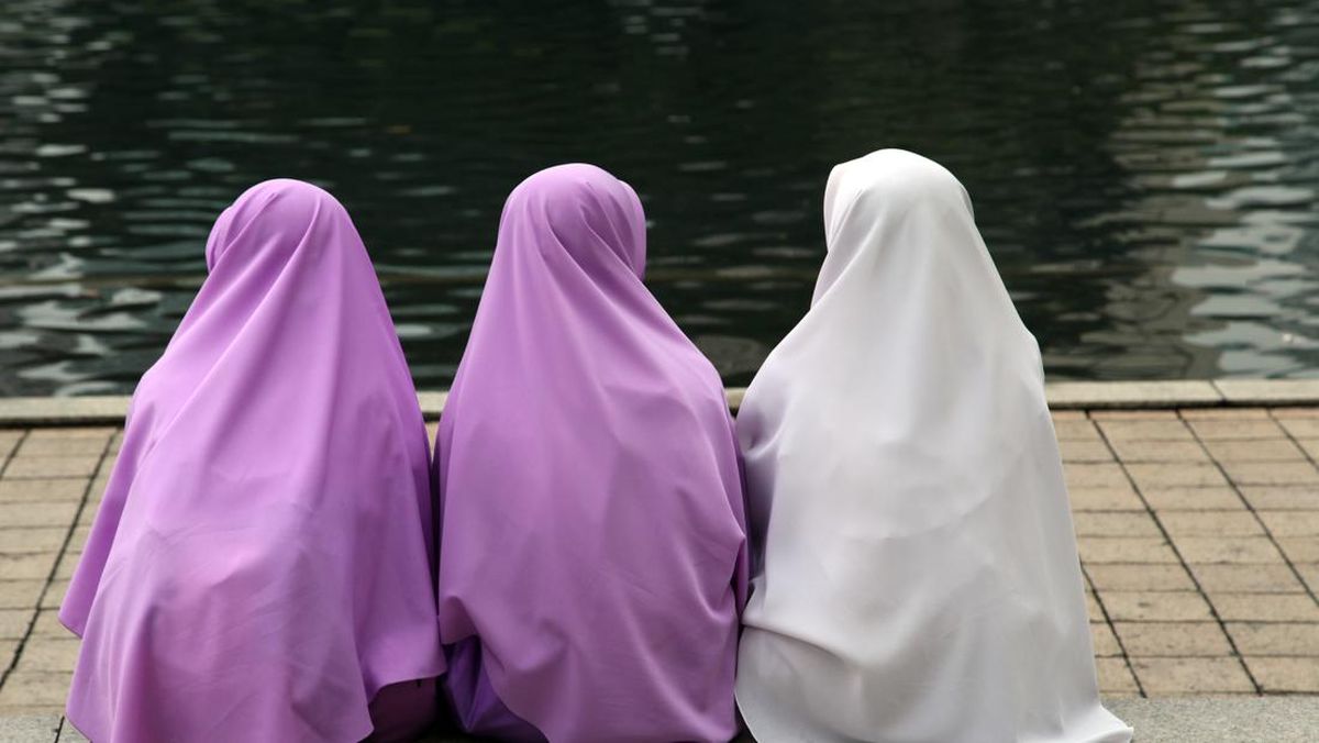 Kepsek Larang Siswi Berjilbab di Toraja Dicopot dan Pangkat Diturunkan