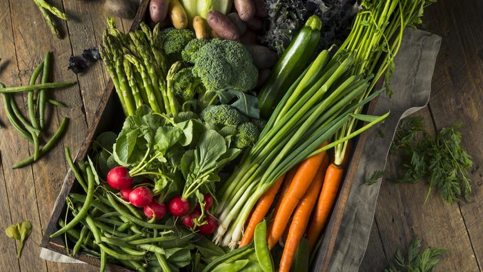 Raw Organic Spring Farmers Market Box with Asparagus Broccoli Kale Snow Peas and Green Onions