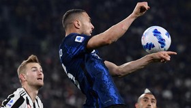 Viral Diving Pemain Juventus vs Inter: Tamparan Will Smith Dibawa-bawa