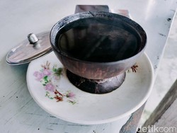 Kopi Bathok, Perpaduan Kopi dan Air Kelapa Nikmat Diseruput Usai Tarawih