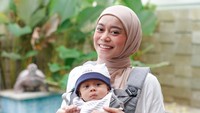 <p>Putra semata wayang Lesti Kejora dan Rizky Billar, Al Fatih, kini berusia 5 bulan. Al Fatih tuumbuh menjadi bayi yang menggemaskan, Bunda. (Foto: Instagram @lestykejora)</p>