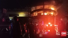 Dua Petugas Dilarikan ke RS Saat Padamkan Api di Mall Banda Aceh