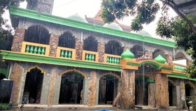 Masjid Batu Akik Ngawi dan Cerita Jejak Tangan Sunan Kalijaga