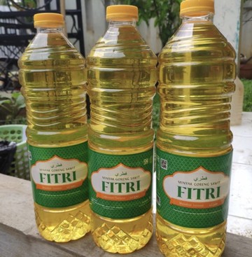 Minyak goreng Fitri 1liter/ minyak tropical 1liter (Tangkapan layar Tokopedia) Minyak goreng Fitri 1liter/ minyak tropical 1liter (Tangkapan layar Tokopedia)