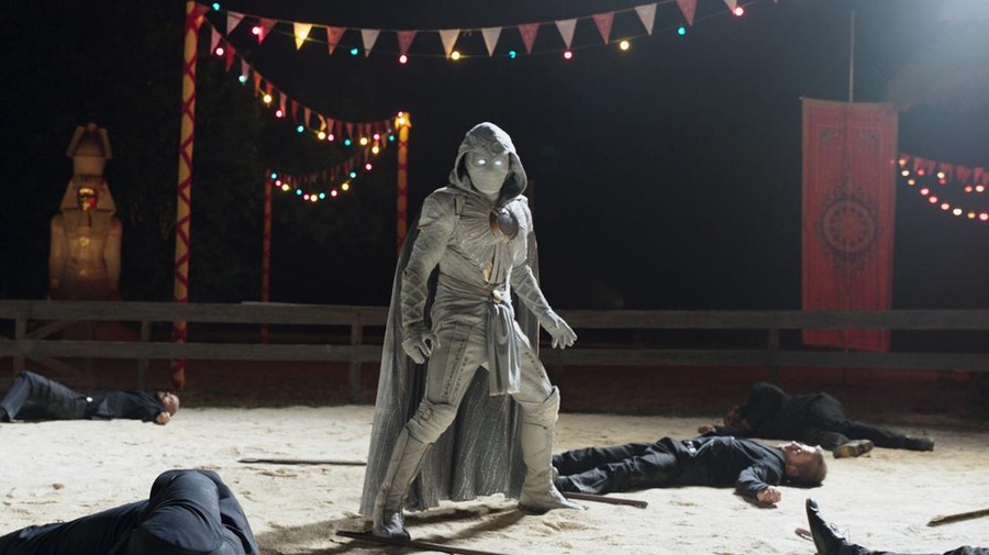 Oscar Isaac as Moon Knight in Marvel Studios' MOON KNIGHT. Photo courtesy of Marvel Studios. ©Marvel Studios 2022. All Rights Reserved.