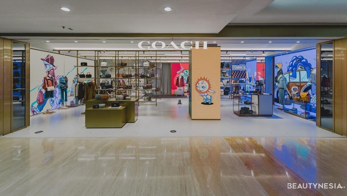Coach Bekerjasama dengan Seniman Indonesia, Muklay, untuk Membuat Butik Digital Imersif Pertama