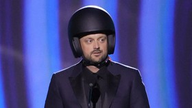 Nate Bargatze Buat Guyonan Tamparan Will Smith di Grammy Awards 2022