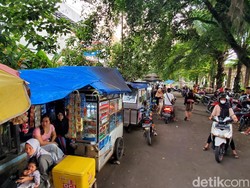 Serunya Berburu Takjil di Alun-alun Palabuhanratu
