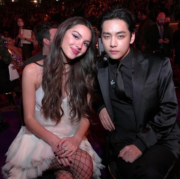 V Bicara soal Momen Viral dengan Olivia Rodrigo di Grammy Awards 2022