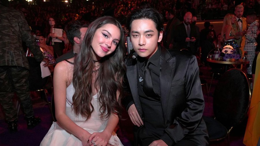 Olivia Rodrigo dan V BTS