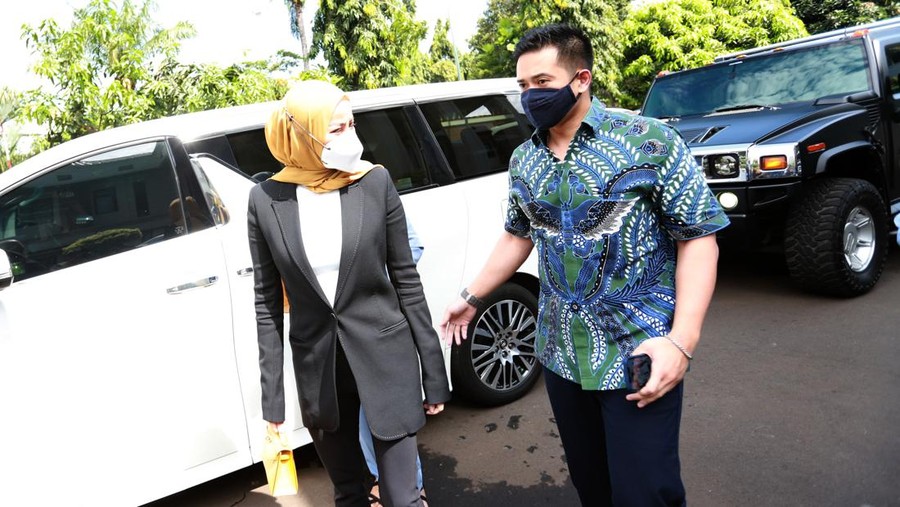 Olla Ramlan dan Aufar Hutapea Olla Ramlan dan Aufar Hutapea hadir di sidang perdana cerai.