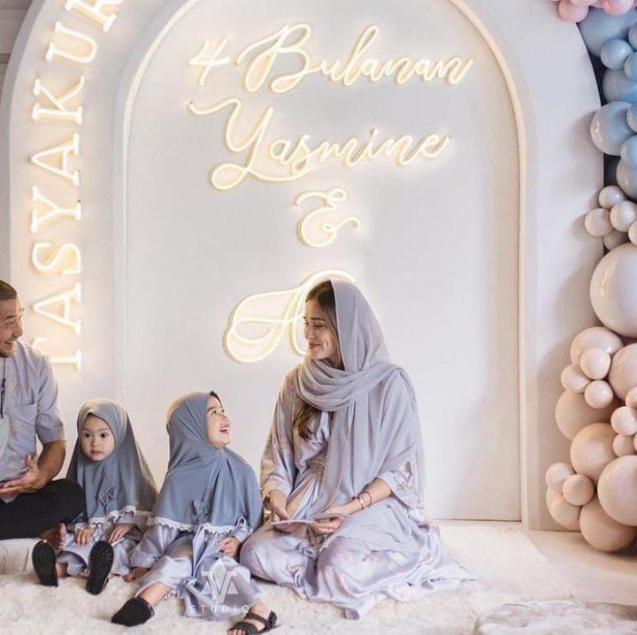 <p>Pada Kamis (31/3/2022), Yasmine mengadakan syukuran kehamilan anak ketiganya yang sudah berjalan empat bulan. (Foto: Instagram @yaswildblood)</p>