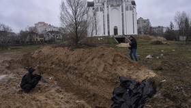 Pangeran Yordania Lepas Gelar Kerajaan hingga Kuburan Massal Ukraina