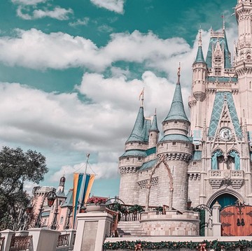 7 Rahasia yang Wajib Diketahui Seputar Disney World, Ada Penginapan Rahasia di Kastil Cinderella!