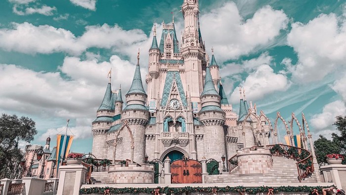 7 Rahasia yang Wajib Diketahui Seputar Disney World, Ada Penginapan Rahasia di Kastil Cinderella!