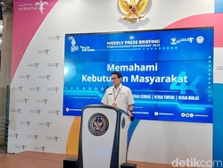 Viral Turis Nyalakan Petasan di TN Komodo, Ini Kata Sandiaga