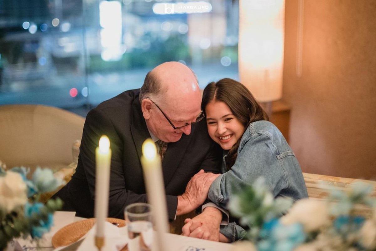 Sandrinna Michele dan ayahnya yang merupakan seorang tentara Amerika Serikat