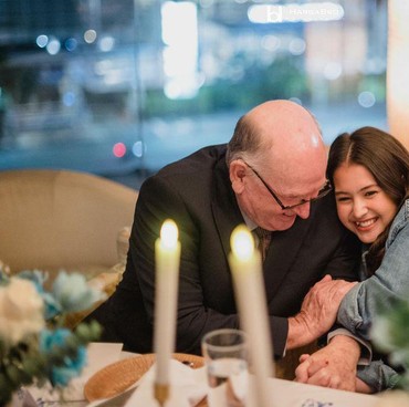 Jarang Terlihat, Ini Potret Sandrinna Michelle Bersama Sang Ayah