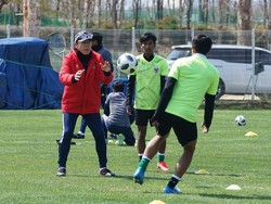 Shin Tae-yong Keluhkan Lapangan di Vietnam: Kenapa Mini Banget?