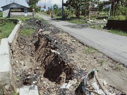 Sering Diterjang Banjir, Tanggul Sungai Ngawonggo Klaten Ambrol