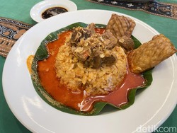 Teras Budhe: Ada Garang Asam Ayam Kampung dan Nasi Gandul Enak yang Sedap