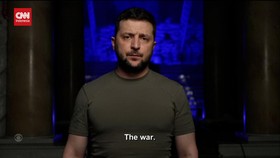 VIDEO: Zelensky: Musisi Kami Pakai Pelindung Tubuh, Bukan Tuksedo