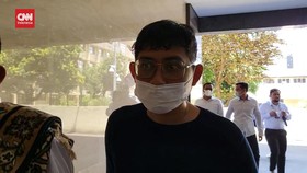 VIDEO:  Fakarich, Perekrut Indra Kenz Penuhi Panggilan Polisi