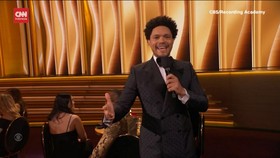 VIDEO: Momen Trevor Noah Sindir Insiden Will Smith-Chris Rock