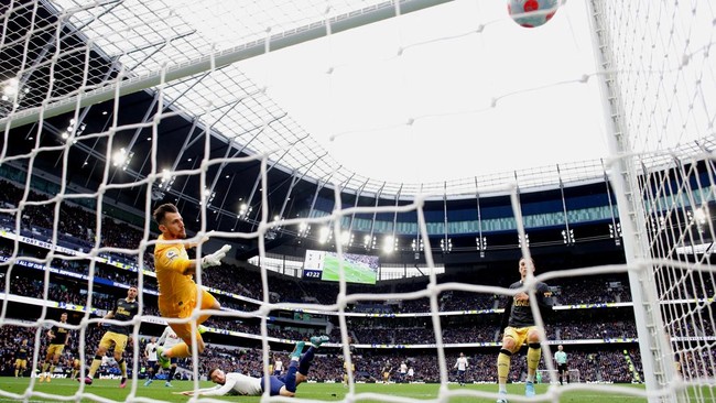 Berikut klasemen Liga Inggris usai Tottenham Hotspur menang telak atas Newcastle United, Minggu (3/4).
