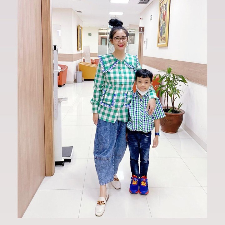 <p>Uut Permatasari sedang berbahagia nih, Bunda. Pedangdut 39 tahun ini tengah menanti kehadiran anak keduanya. (Foto: Instagram @uutpermatasari)</p>