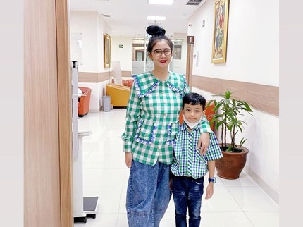 Bantu Lancarkan Persalinan, Uut Permatasari Berlatih dengan Birthing Ball