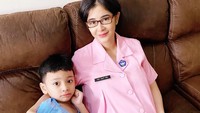 <p>Uut Permatasari enggak pernah merasa kesepian di kehamilan keduanya ini. Ia sering ditemani anak pertamanya, Rafif. (Foto: Instagram @uutpermatasari)</p>