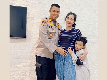7 Potret Baby Bump Uut Permatasari Hamil Anak Kedua, Makin Terlihat Glowing