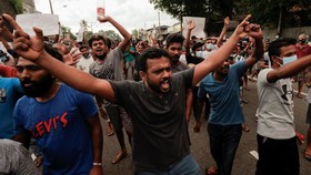 Massa Geruduk Kantor TV Nasional Sri Lanka, Sempat Bajak Siaran