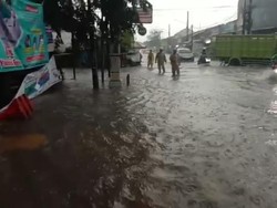 2 Ruas Jalan di Cibodas Tangerang Tergenang Banjir, Motor Tak Bisa Melintas
