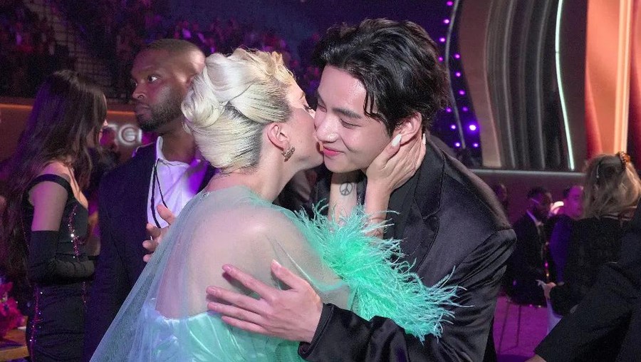 Akrab di Grammy 2022, Ini Isi Percakapan V BTS dan Lady Gaga