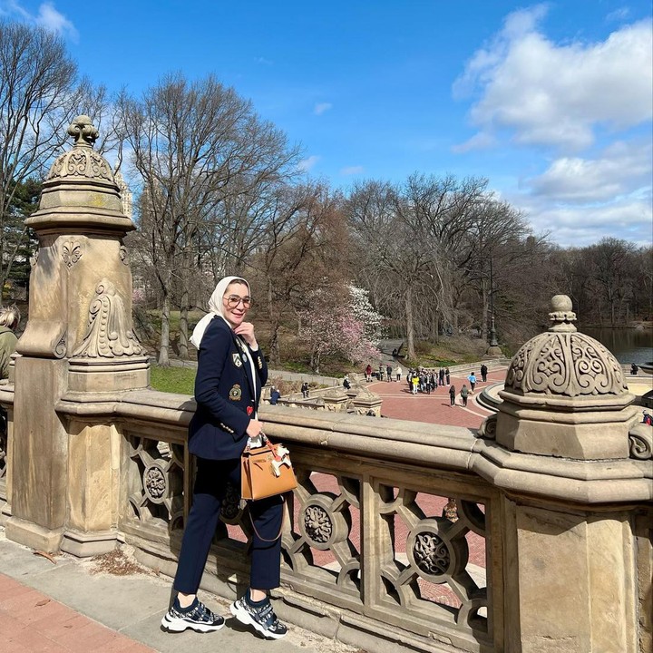 <p>Melalui media sosial Instagram, Erin terlihat membagikan potret keseruannya di beberapa kota. Misalnya saja saat di Washington DC berikut. (Foto: Instagram @erintaulany)<br /><br /><br /></p>