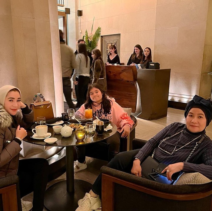 <p>Perjalanan tersebut dilakukan wanita dengan sapaan Erin Taulany itu untuk menyusul sang ibunda yang tinggal di sana bersama kakaknya. (Foto: Instagram @erintaulany)<br /><br /><br /></p>