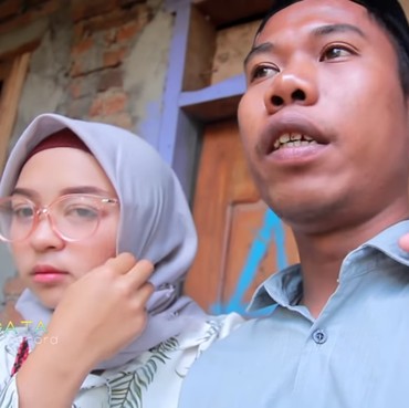 Nasib Miris Pasangan Viral yang Nikah Pakai Mahar Sandal Jepit